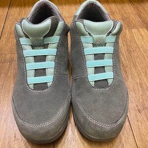 KURU Gray Sneakers with Teal Highlights